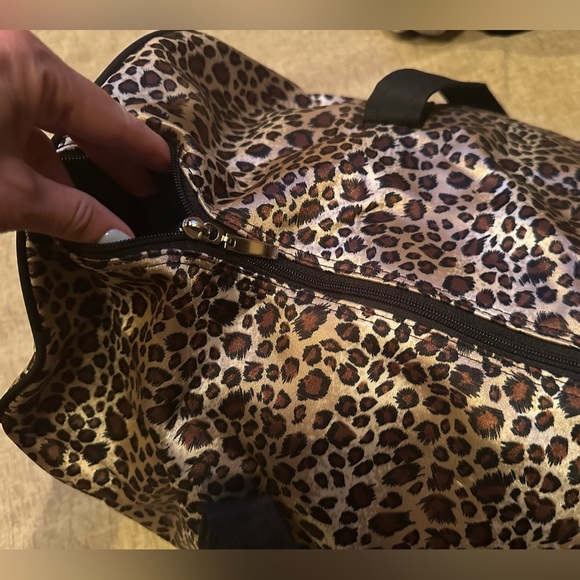 Cheetah print large duffle bag - Picture 3 of 8